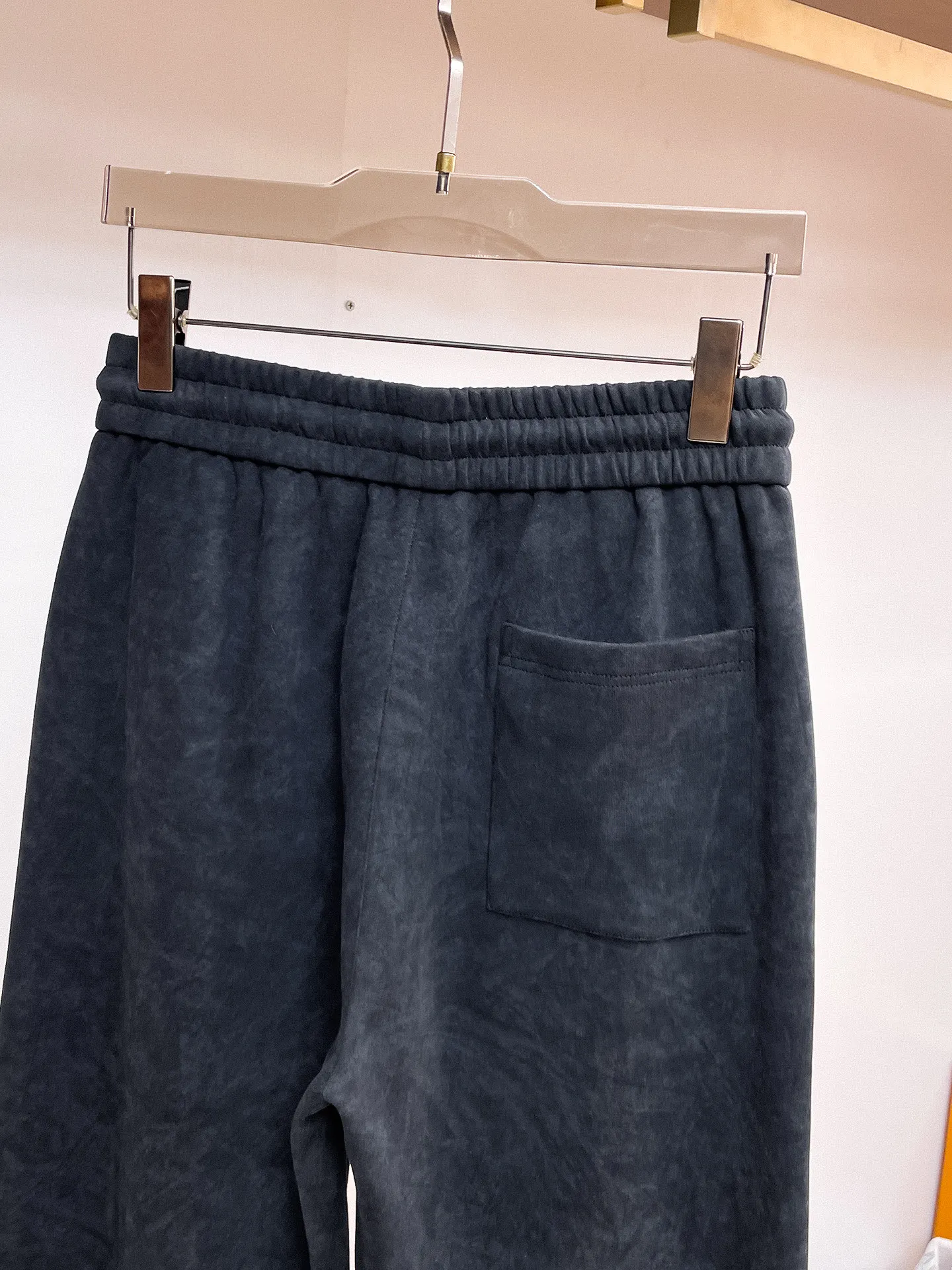 Balenciaga 🆕2026 Autumn and Winter New Arrival Casual Pants! The official website will be released simultaneously. Brand Classic LOGO casual pants, customized fabrics, excellent comfort and strong touch. Highly recognisable, perfect appearance and craftsmanship. Size:M-3XL